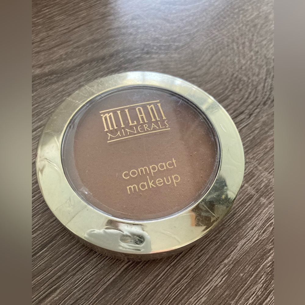 NEW sealed Milani Mineral Compact Makeup True Beige 104